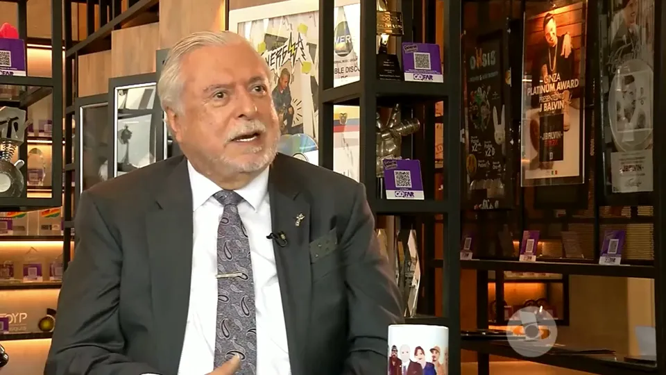 Álvaro Osorio durante la entrevista con La Red en Galería Sueños